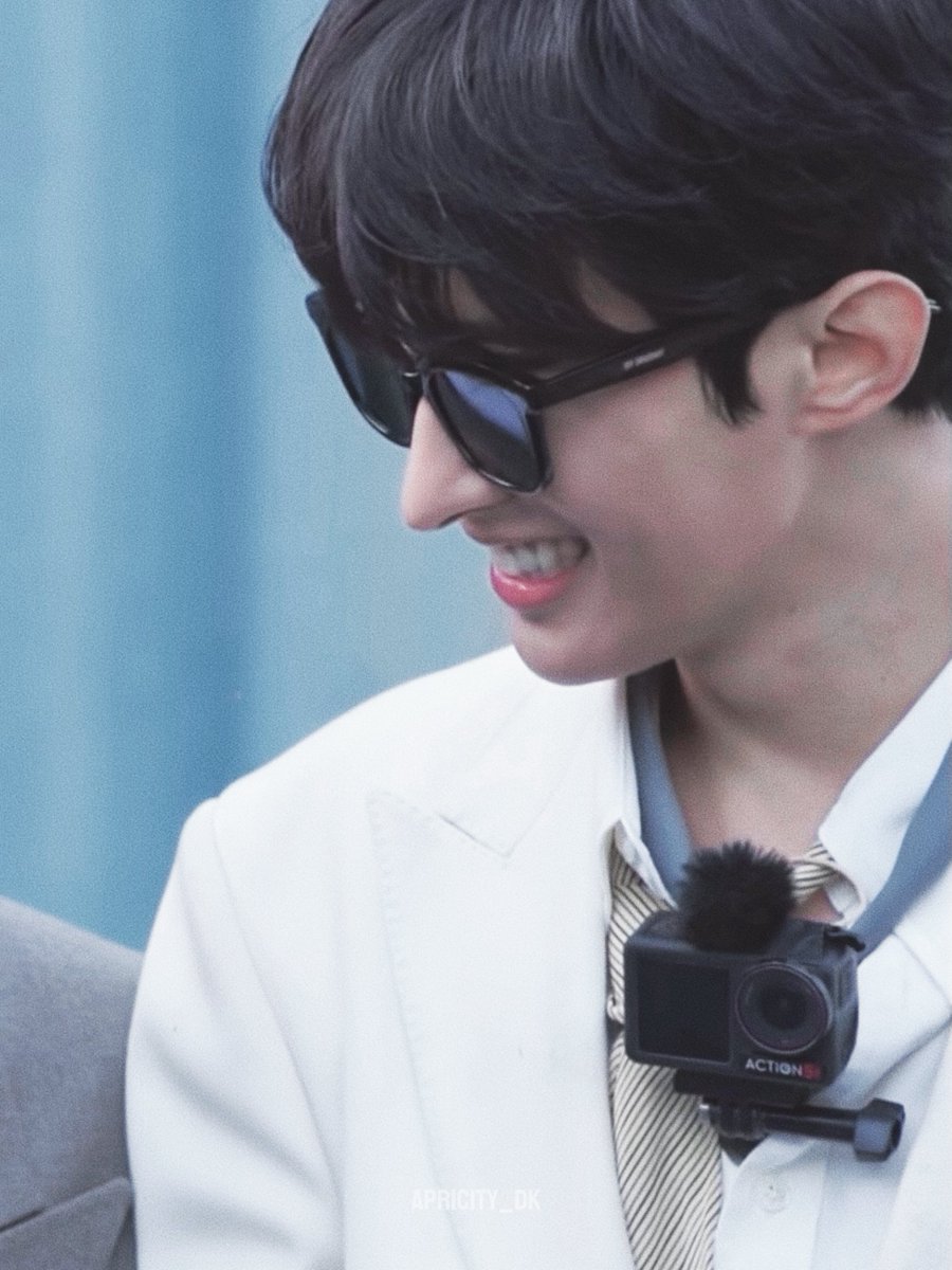 Apricity_218's tweet photo. 🕶️

#도겸 #DK #이석민 
#ドギョム #DOKYEOM #李碩珉 https://t.co/gRRqQeT3Xk