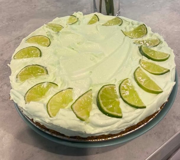 jannickep74's tweet photo. Idag hade vi mys med vår fina vårdhund 🤗❤️
Det blev keylimepaj 🍋🟩🥧 till eftermiddags kaffet ☕️
#näräldreomsorgenärsombäst
Fin onsdag till er ☺️🇸🇪☀️
#vardigsjälv #levlivetnu https://t.co/L0RX37CxJz