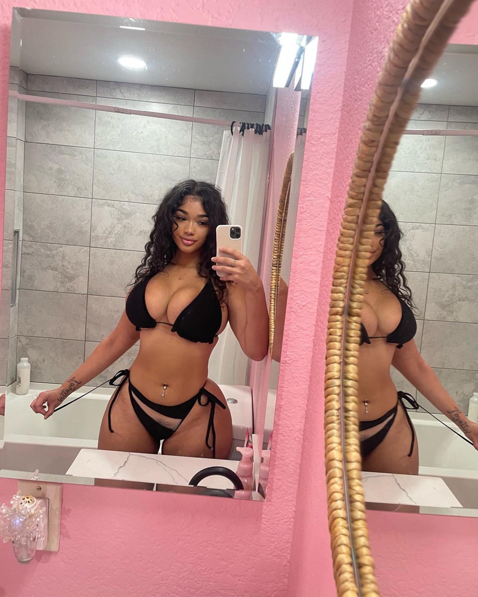 lexi2sure0's tweet photo. Baby you can be my lover 🌺 https://t.co/e8lS4hMxEj