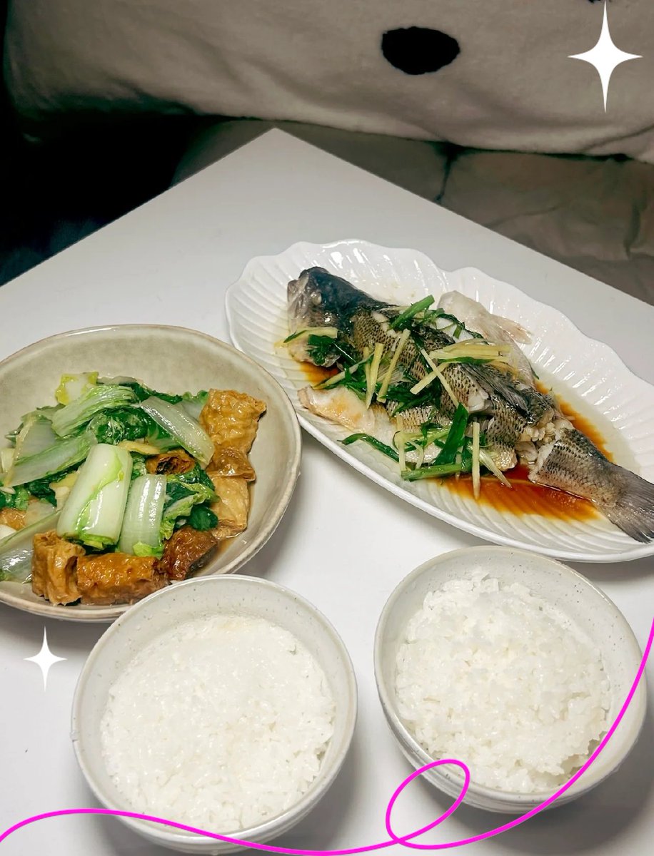 Robinkumarsha11's tweet photo. A quick and cozy weekday dinner: steamed tilapia with bok choy and a side of garlic rice, perfect for a gentle end to a busy day! https://t.co/ZP9wM6CXxr