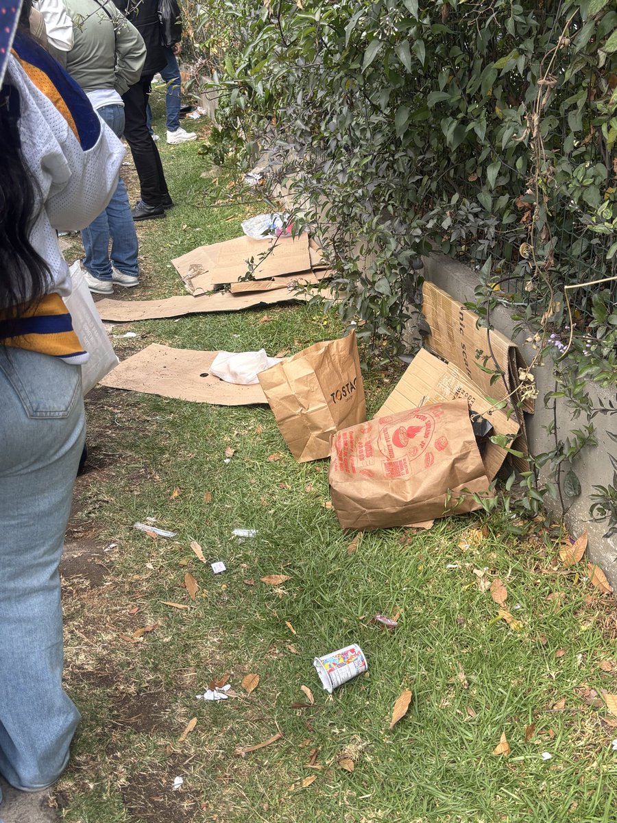 rockandrawwr's tweet photo. Se están metiendo los cambuches a los conjuntos. 
No sean cochinas mrk que asco. https://t.co/EeU1ys38Tf