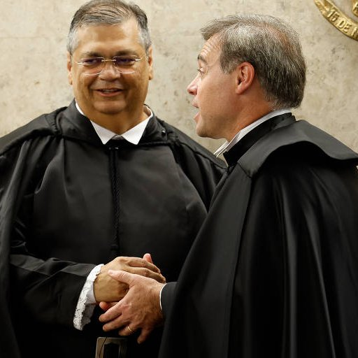 republiqueBRA's tweet photo. 🚨 ⚖️ ATENÇÃO: André Mendonça recorre diretamente a Edson Fachin para contestar a decisão monocrática de Flávio Dino que reintegrou imediatamente Andrei Rodrigues à direção-geral da PF; ministro pede intervenção da presidência do STF e ressalta que a medida de Dino é ILEGAL. https://t.co/OIx6Wa3UIc