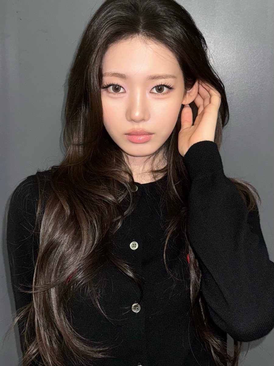 BAEMONS_RORA's tweet photo. 뭐해?

#로라 #ローラ #RORA #李茶仁 #베이비몬스터 #BABYMONSTER https://t.co/q6Tl67KnKw