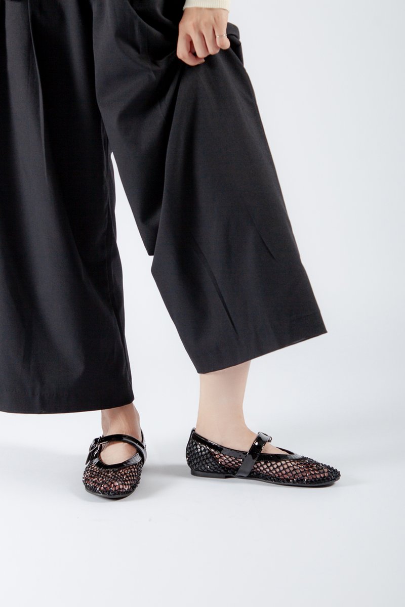 allblackfw's tweet photo. OUR EXTRA AMAZING MJ IS BOTH COMFORTABLE AND EXCITING TO WEAR. AVAILABLE IN BEIGE AND BLACK ON OUR WEBSITE NOW! https://t.co/puOxXsa9pD