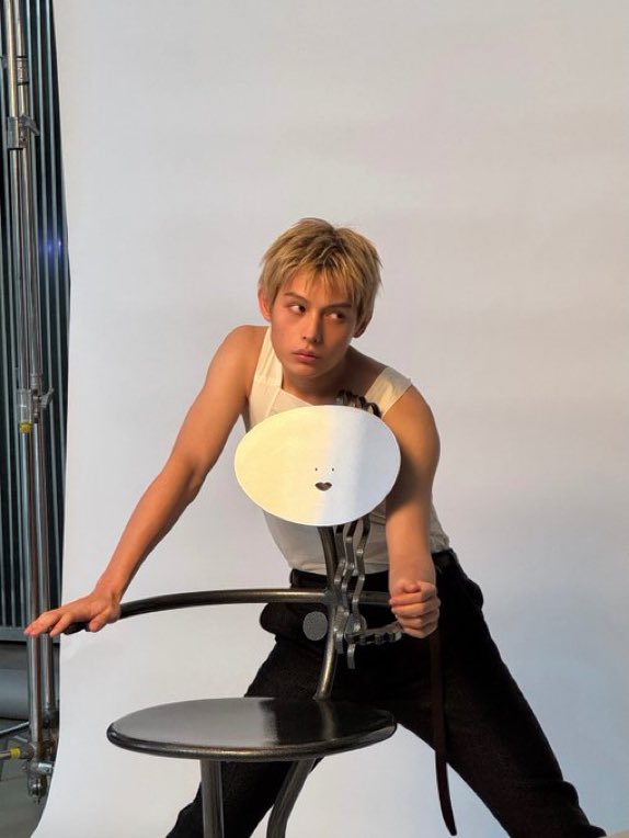 keonhoish's tweet photo. he is the ICON himself https://t.co/x5Bv5IdhVF