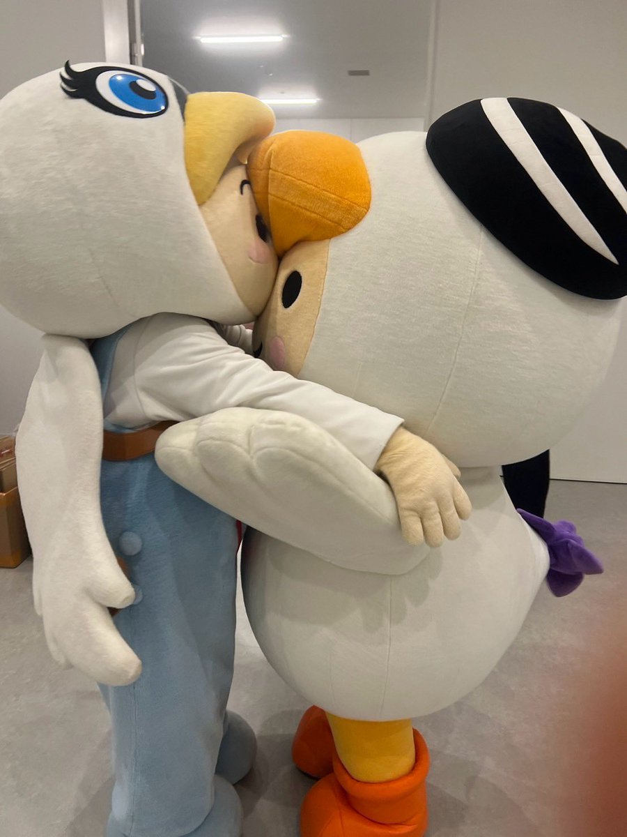 tomachop_822's tweet photo. おやしみ💋🦢🦢 https://t.co/jRCTIDgNQQ