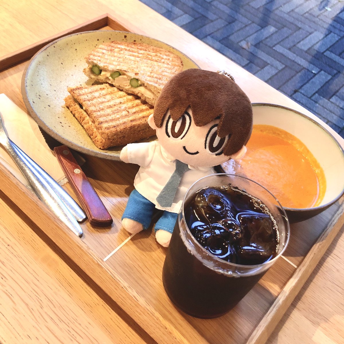 teacoffee_cafe's tweet photo. ブルーボトルさんでホットサンド&コールドブリュー☕️🍽️
玄樹くんは��回のりるたんをロックver.って言ってましたが、こうやって撮るとlunch中のサラリーマンにも見えるかも!?🫶🏻😘
#岩橋玄樹
#LAzarus
#LilG https://t.co/u5hRK6Zitq