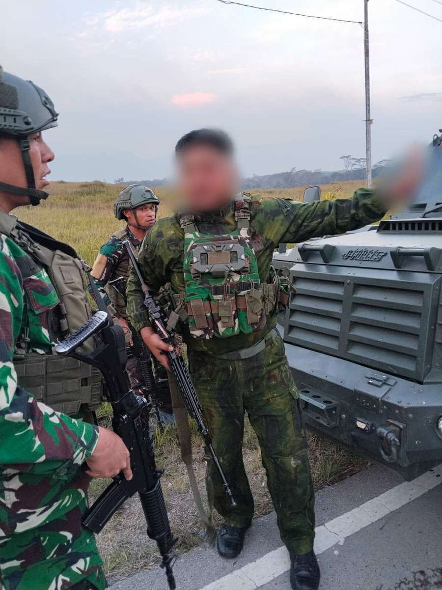 Papuadarkside's tweet photo. 🚨 UPDATE JAYAWIJAYA

Tiga pegawai Pemkab Jayawijaya dilaporkan tewas setelah rombongan Dinas Pertanian &amp; Dinas Kesehatan diduga dihadang kelompok bersenjata di Kampung Wening, Distrik Muliama. https://t.co/KLALybDTaO