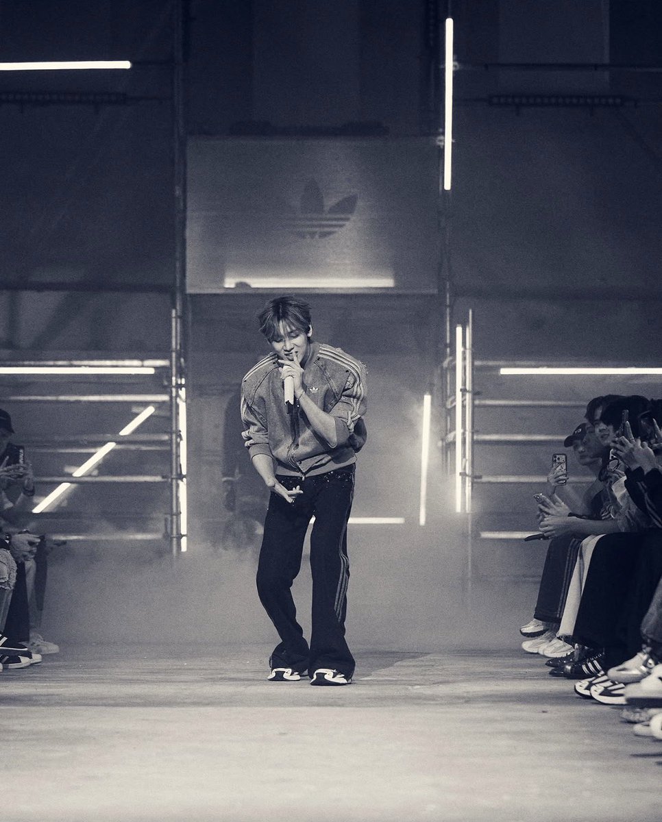 japan_ploy's tweet photo. ที่สุดนัมเบอร์วัน🫶🫶🫶

#BamBamxadidasDenimStreet #BamBam https://t.co/v07yT9KzlJ