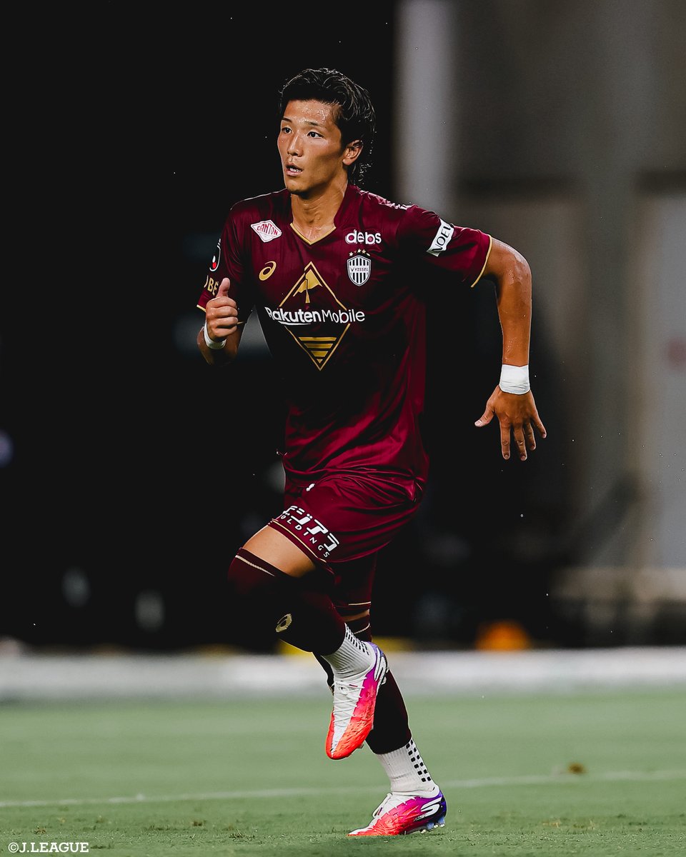 J_League's tweet photo. 🎂 HAPPY BIRTHDAY 🎂

本日9月10日は
ヴィッセル神戸
小松蓮 選手の28歳の誕生日です👏

小松選手、
おめでとうございます🎊

@RenKomatsu
@visselkobe
#Ｊリーグ https://t.co/WhgExzXaqP