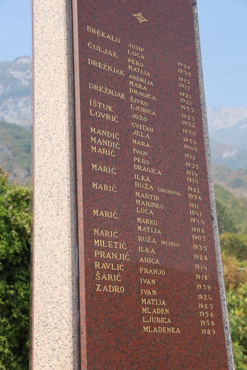 BunozaDavor's tweet photo. Ne tako davno, pred Općinskim sudom u Sarajevu zastupao sam žrtvu zločina u Grabovici, koja je prije 33 godine izgubila sve, a bio je tužen od strane visokog vojnog dužnosnika.

Imena ovdje nisu bitna, ali činjenice jesu.

Tijekom postupka, svjedoci su iznijeli šokantne detalje o onome što su i koga vidjeli u Grabovici prije 33 godine, detalje koje su još ranije prenijeli i haškim istražiteljima. Kada ih je sutkinja pitala jesu li ih poslije pozvali da svjedoče pred Haškim tribunalom, uslijedio je odgovor od kojeg smo svi zanijemili…

„Nikada nas poslije nisu zvali da svjedočimo.“

Grabovica nije bila slučajni incident. Bilo je to mirno selo, duboko iza linija ratnih djelovanja. Tamo je ubijeno 33 civila, među kojima i četverogodišnja djevojčica Mladenka.

Selektivna pravda je najgora vrsta nepravde.

Danas, 33 godine poslije, iz Grabovice su ponovno poslane poruke mira, suživota i traženja pravde. Bilo je lijepo vidjeti predstavnike svih naroda kako se iskreno poklanjaju nevinim žrtvama.

Iskrenog pomirenja nema bez istine i potpune pravde.