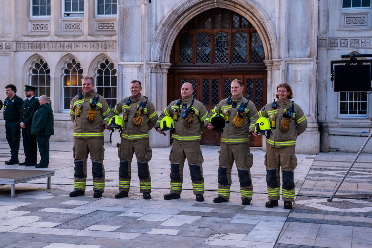 cityoflondon's tweet photo. Today we marked Emergency Services Day at Guildhall by raising the 999 Flag in support of the dedicated emergency service workers who keep our communities safe every day.

We also remember those who made the ultimate sacrifice in the line of duty. 💙

#999Day #EmergencyServicesDay
