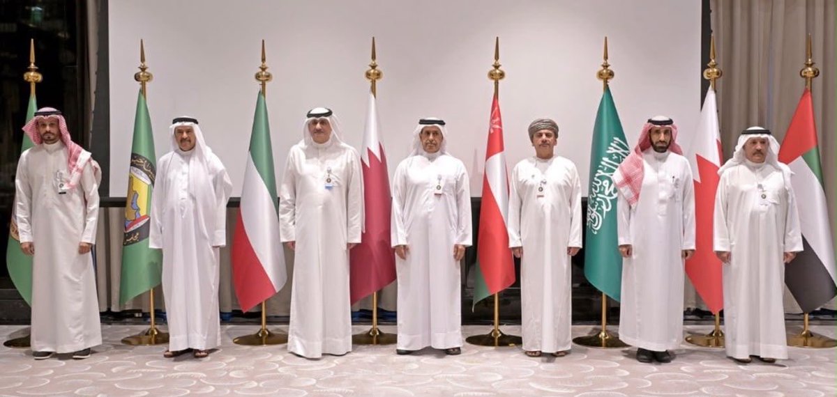 KuwaitArmyGHQ's tweet photo. ترأس معاون رئيس الأركان العامة لهيئة الإدارة والقوى البشرية اللواء الركن فراس عادل الشاهين، وفد الهيئة المشارك بالإجتماع الثامن عشر للجنة الإدارة والقوى البشرية في القوات المسلحة بدول مجلس التعاون لدول الخليج العربية والمقام في دولة قطر الشقيقة.

تم خلال الإجتماع مناقشة أهم المواضيع المدرجة على جدول أعمال الإجتماع والمتعلقة بالإدارة والقوى البشرية في القوات المسلحة بدول المجلس و العمل العسكري المشترك . 

#الجيش_الكويتي
