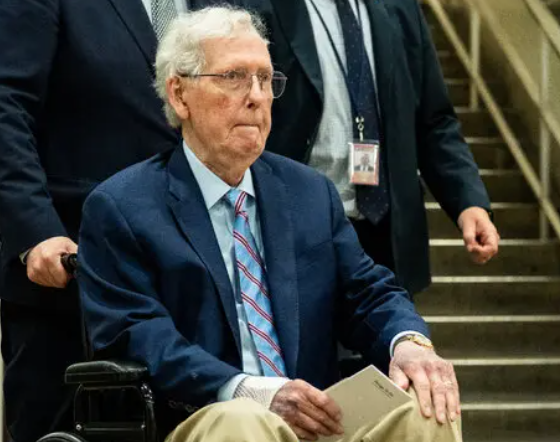 Kentuckygirl1's tweet photo. In case anyone has forgotten: A US Senator is still MIA.

It's been 89 days since @SenMcConnell has been seen in public.

That makes it 86 days since his hospitalization.

And 34 days since he was released from "rehab" and sent home.

Still no public appearance. What's going on?