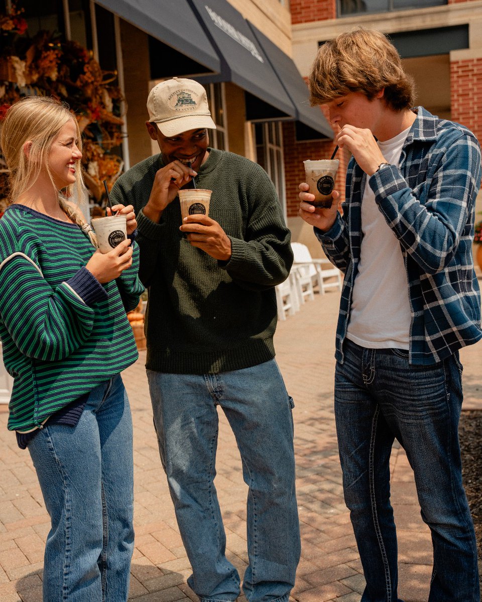 javahouse's tweet photo. Good coffee. Crisp air. Somewhere to be. 🍂
Fall drinks are back at Java House. https://t.co/S0LpKP50TM
