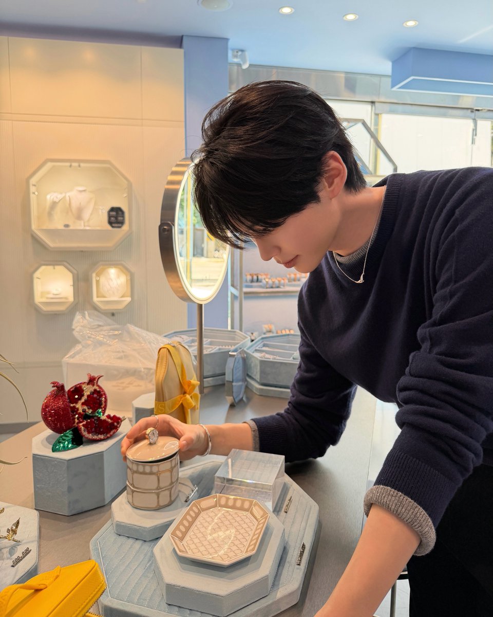 mallangmyung's tweet photo. もうすぐ奥さんになる彼女と結婚指輪探しに来ましたの世界線でオレ死 https://t.co/77Hq6zIzWu