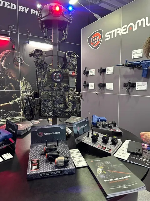 StreamlightFR's tweet photo. Streamlight participe cette semaine au salon MSPO 2026 ! 🇵🇱🔦

Venez nous rendre visite aux côtés de l'équipe Mactronic pour découvrir des solutions d'éclairage professionnelles destinées aux applications militaires et policières, et rencontrer notre équipe lors de l'un des principaux salons européens consacrés à l'industrie de la défense.

📍 Stand 4-E18
📅 Du 8 au 11 septembre 2026 | Kielce, Pologne

#Streamlight #StreamlightTrusted #MSPO2026
