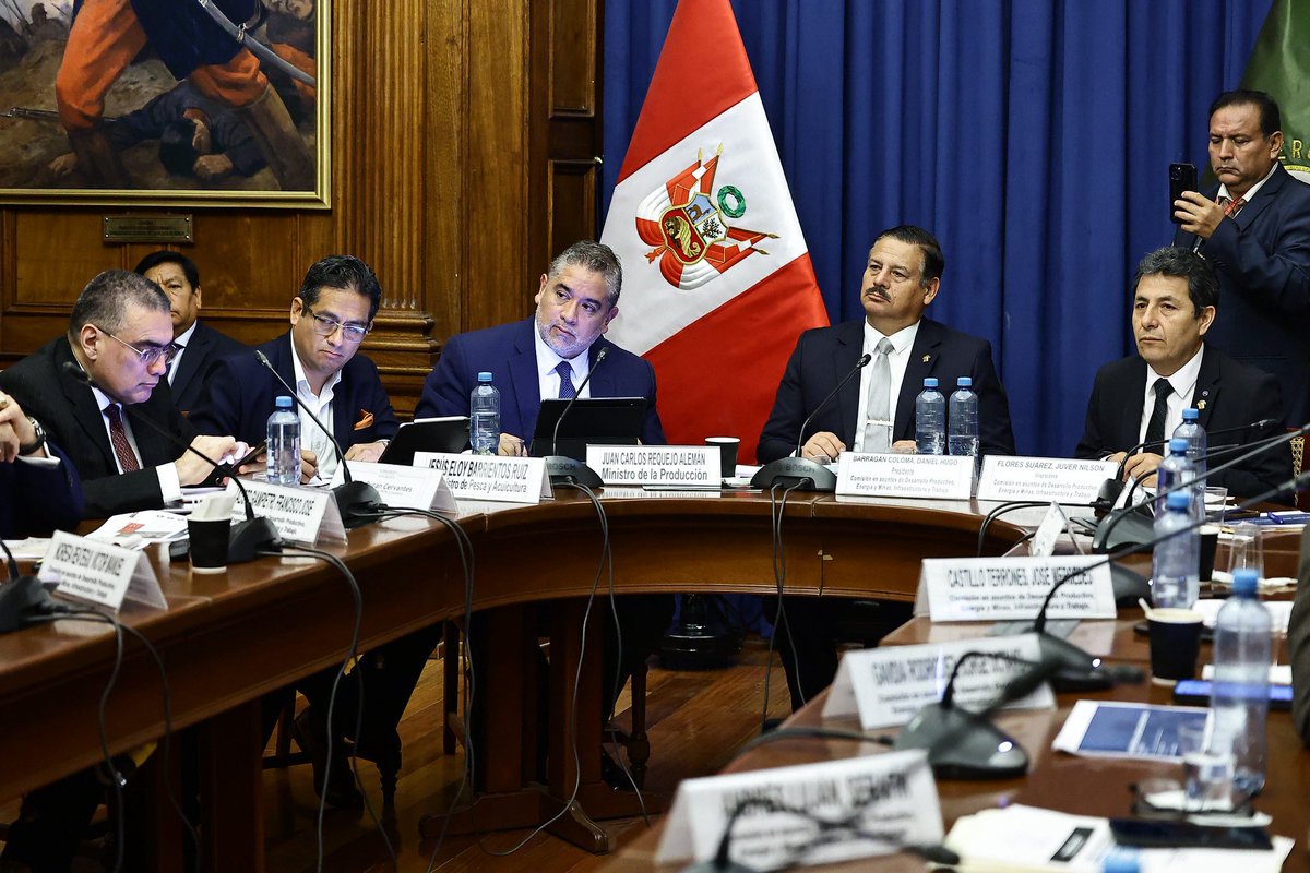BancadaOBRASPe's tweet photo. Durante la sesión, los senadores plantearon prioridades para el desarrollo de nuestras regiones: más tecnología e innovación para emprendedores y MYPE, mayor productividad y una atención especial a nuestros pescadores artesanales. 💡🧑‍💼🎣 https://t.co/nlKJ52Xyc9