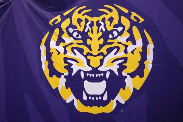 TigerDroppings's tweet photo. Nike Signs 40 LSU Athletes to 2026-27 Nike Blue Ribbon Elite Class:

☑️: https://t.co/McDsiAM7Xg https://t.co/Fr5ArFOa9v