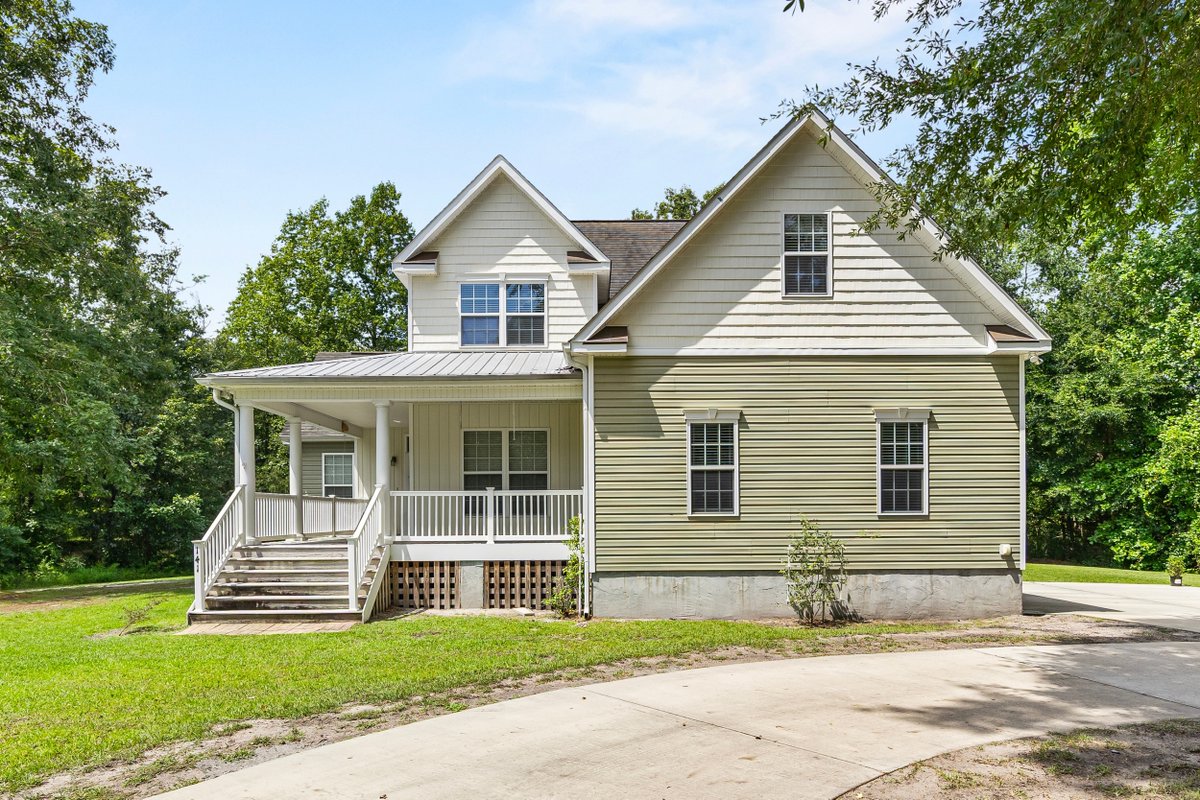 Jennifer_Farmer's tweet photo. ✨ NEW LISTING ALERT ✨

3 Bed | 2.5 Bath at 📍 141 Sweetbrier Dr in Burgaw!
Features hardwood floors, custom built-in pantry, covered/screened porches &amp; patio near historic downtown.

DM or comment "TOUR" for details! 🏡

https://t.co/3SdTMBjvYG https://t.co/JHmgmewLlu