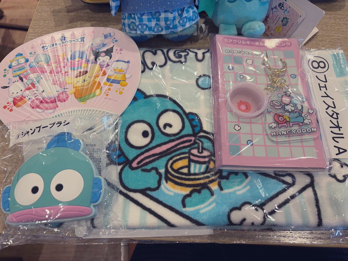 hangyogyogyoooo's tweet photo. え、え、え、え、！！！！！
海老名でハンギョ見に行った日にこのくじは3回だけ！って決めて被らずにゲットできて喜んでたのに....

今日ふらっと立ち寄ったお店でなんとラストワンまであと4回のとこ見つけた😳😳❤️そんなことある？笑
しかも一個も被ってないし欲しかったポンプボトルも来て幸🫶🏻🫶🏻㊗️ https://t.co/aeuRu26RD3
