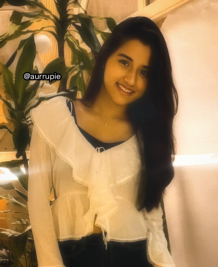 Iseee65623330's tweet photo. There's a kind of beauty that makes your heart pause — that's her 🤍🧿
@Its_Aurra #AurraBhatnagarBadoni #BarristerBabu #Bondita #Aurricorns https://t.co/NjzEbFhxum