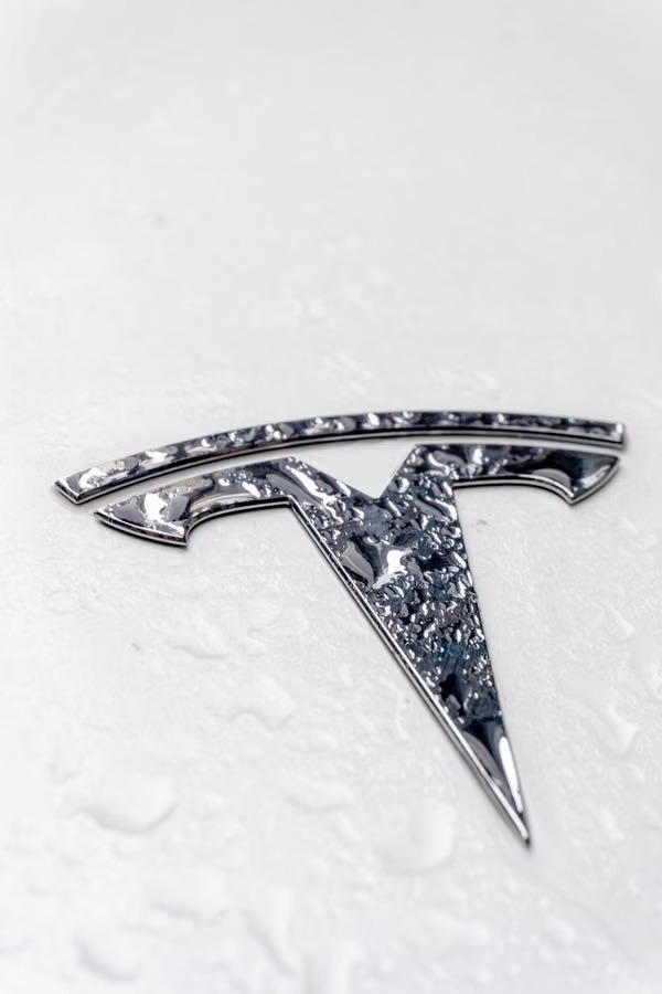 52Hsyn52efsane's tweet photo. Office day with extra errands. Funny enough, FSD kept a comfortable gap in unpredictable traffic. Every small convenience makes the whole package feel more complete. #TeslaOwners #Cybertruck https://t.co/j9Mb9FUo4I