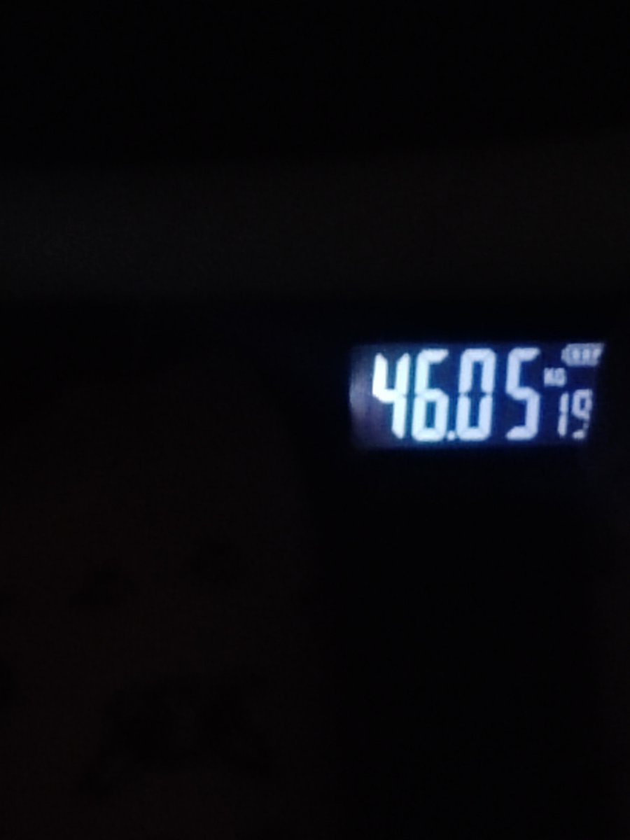 miidnightfic's tweet photo. GALERA, ALGUNS DIAS ME RESTRIGINDO A DIVERSAS COISAS E ANDANDO O MÁXIMO QUE EU CONSIGO + TOMANDO MEDICAÇÃO FORTE NA VEIA, EU SIMPLESMENTE TÔ COM 46KG EU VOU CHORAR https://t.co/HwCUHor95M