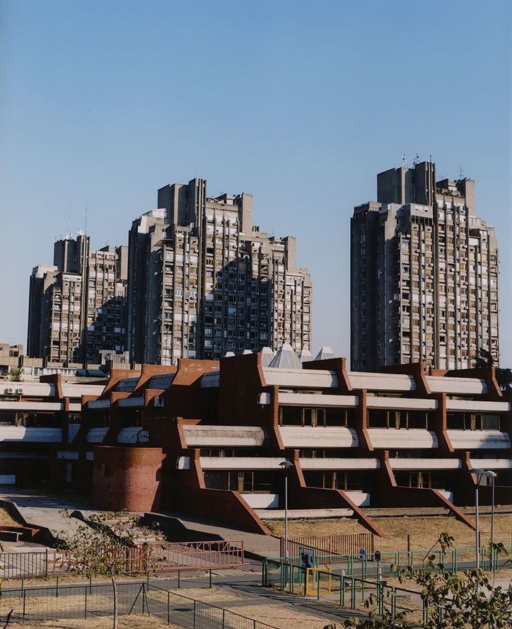 YugoslavVisuals's tweet photo. Brutalist "Laza Kostić Elementary School" in Blok 23, Novi Beograd, built in the 1970s. https://t.co/8kBP2PecVI