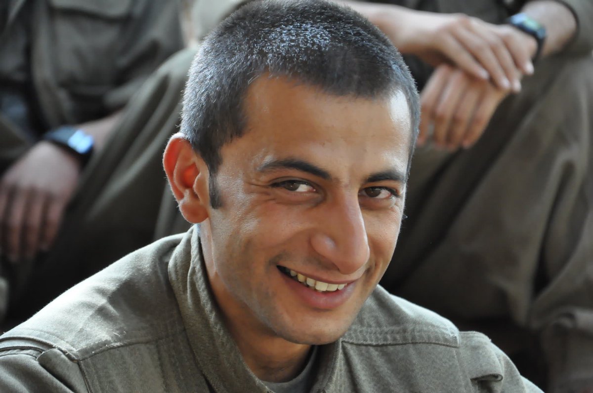 ararraatt__'s tweet photo. Şehîd Aras Piling Goyî - Mesut Paksoy

Dîlok https://t.co/XtyuUEY4mv
