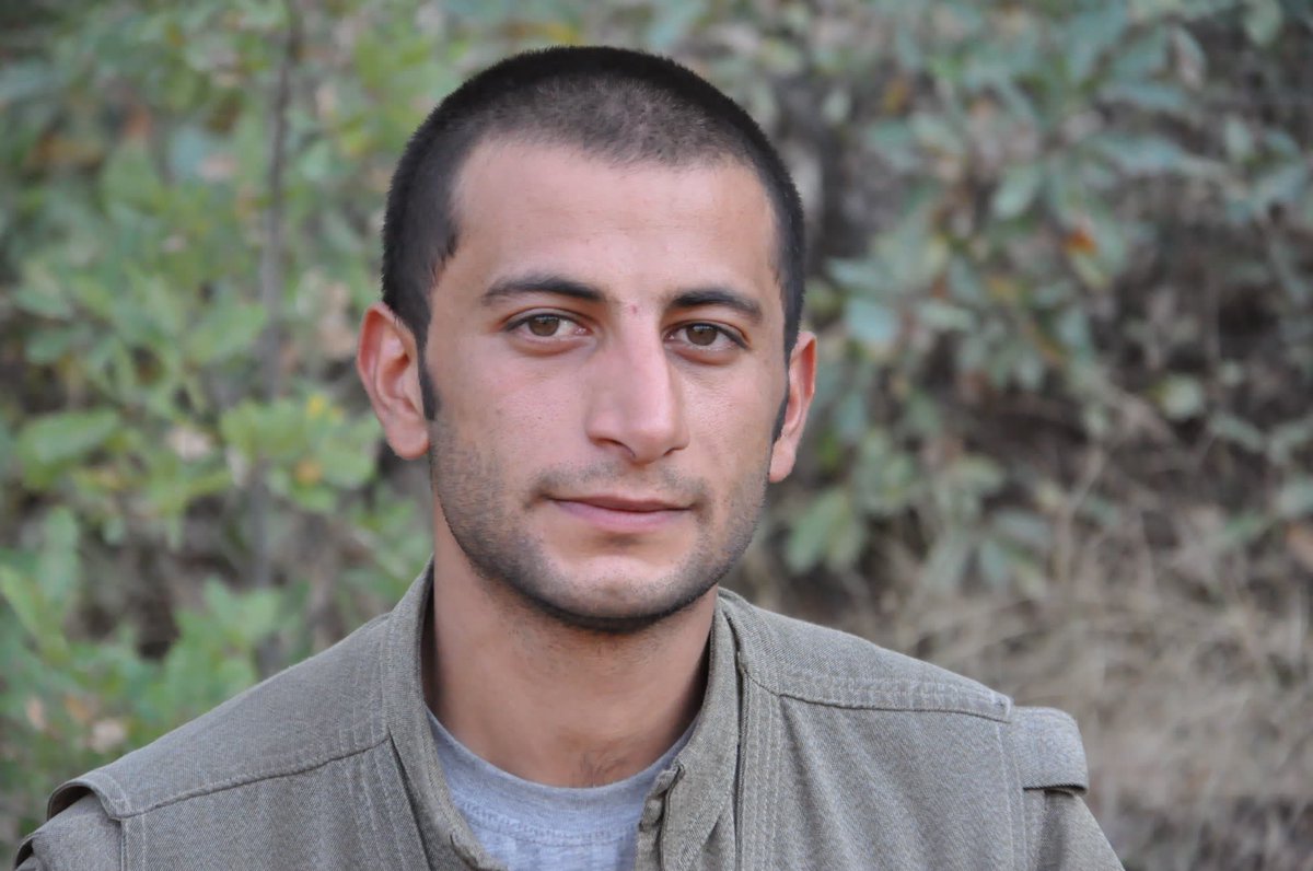 ararraatt__'s tweet photo. Şehîd Aras Piling Goyî - Mesut Paksoy

Dîlok https://t.co/XtyuUEY4mv