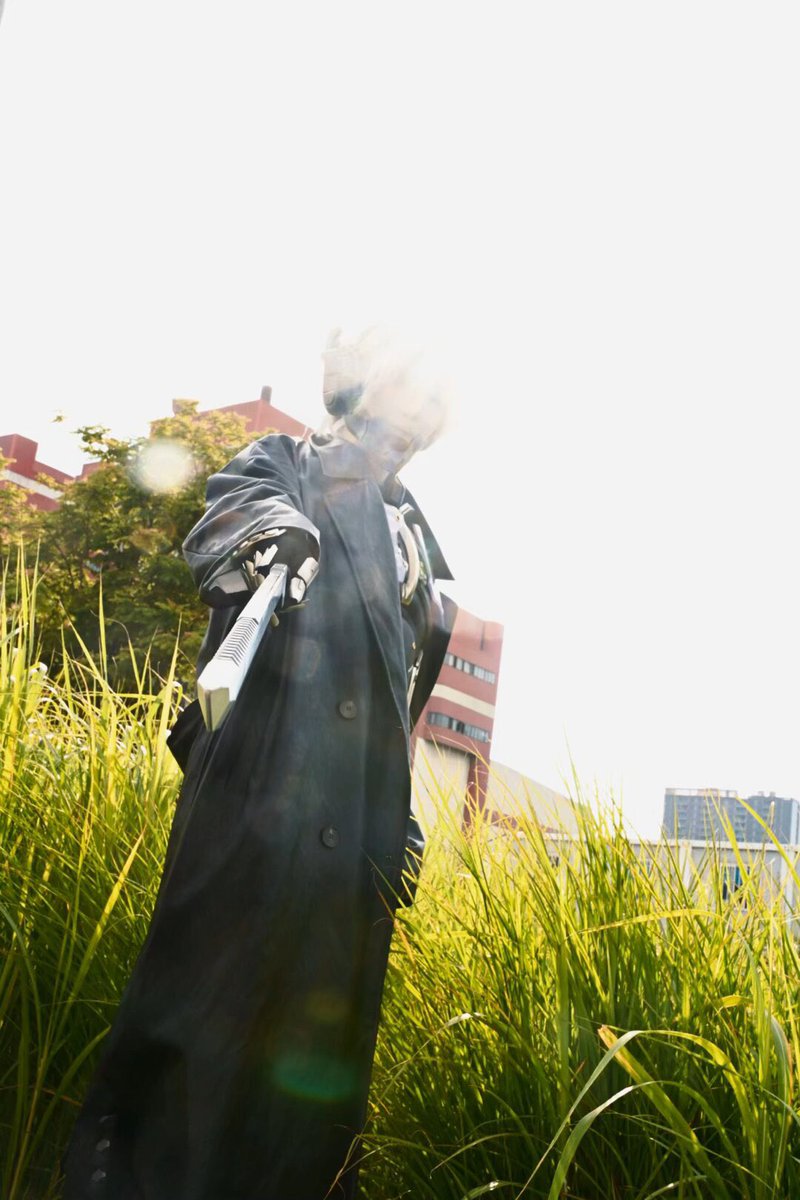 Frozenwind7's tweet photo. 朝烧けに染まった赤い云が逃げてゆく
#MetalGearSolid #mgs4 
#Raiden #cosplay https://t.co/Nr2mmSYTuc
