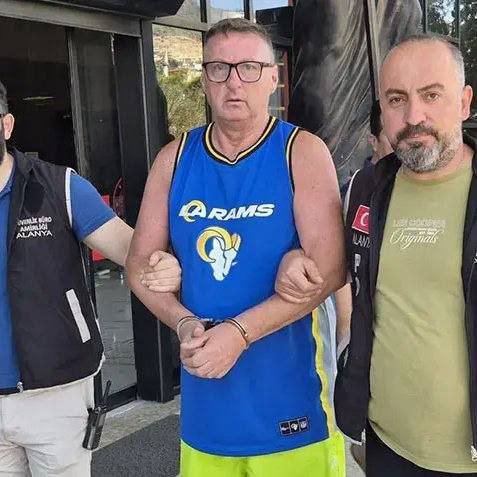 software061's tweet photo. Antalya'da Türk bayrağına tüküren İngiliz turist tutuklandı. https://t.co/9NvJ3shFel