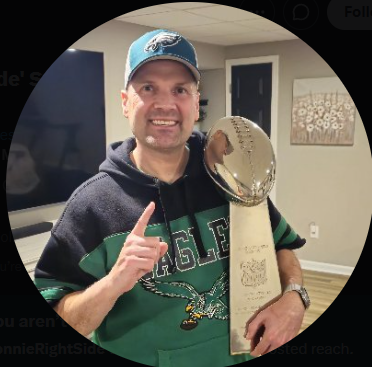 cade3mccoy's tweet photo. @DonnieRightSide As bro is posing with a fake Lombardi trophy as if he is "on the team" https://t.co/NuOGHKngLj