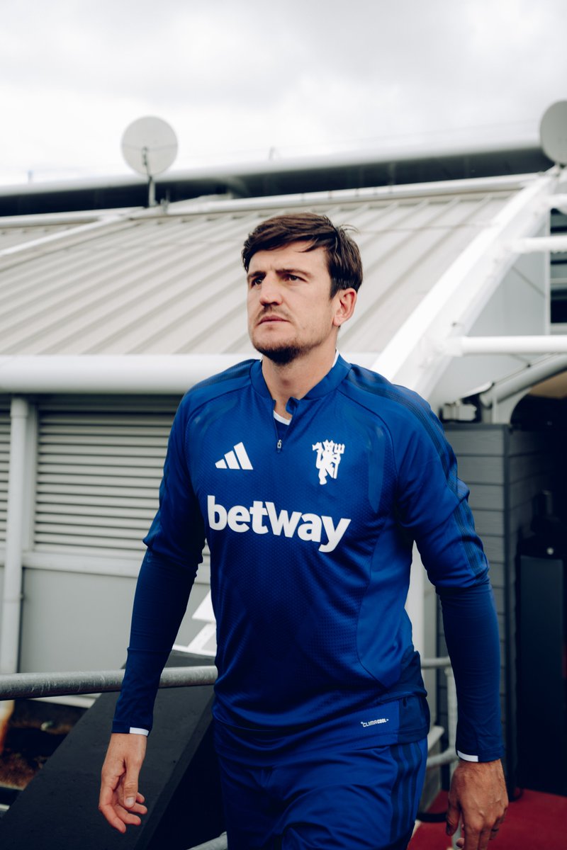 ManUtd's tweet photo. Time to hit the grass 🫡 https://t.co/g3gE75GcYR