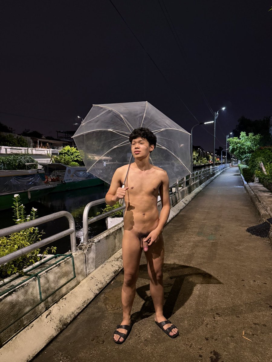 JayJ78045's tweet photo. ฝนตกต้องกางร่มจะได้ไม่เปียก🫠 https://t.co/wfc3wCSPxA