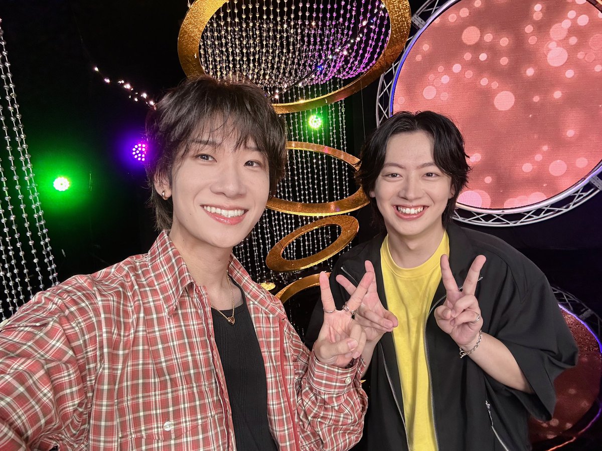 reiou0106's tweet photo. ひっっさびにたすくんとの写真🤳
を、撮ってたら黄色に引き寄せられた少年ともついでに🤳 https://t.co/YV3R3zMlrH