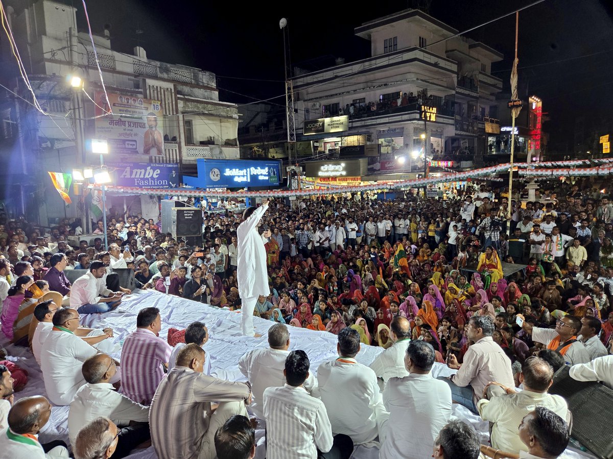 ClTirgarNSUI's tweet photo. सिरोही नगर परिषद चुनाव 2026 को लेकर सरजावाव गेट के बाहर सिरोही में नगर कांग्रेस कमेटी की ओर से आयोजित विशाल आम सभा में भाग लिया।

#निकाय_चुनाव2026
#सिरोही #कांग्रेस 
@VinodJakharIN @nsui @NSUIRajasthan
@SanyamLodha66 @INCRajasthan https://t.co/WqWX3Cwqmg