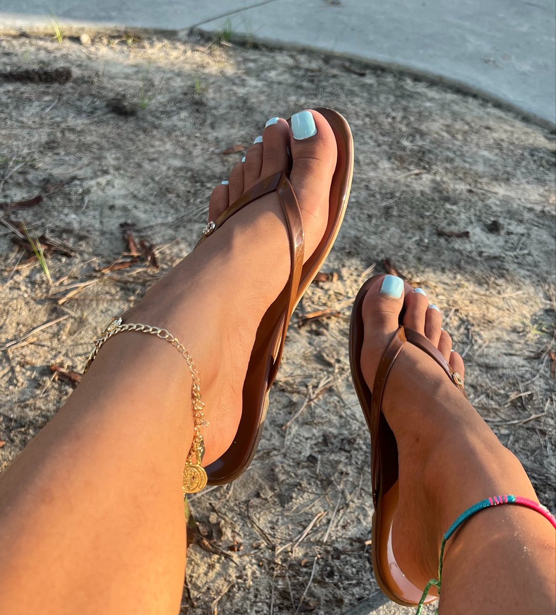 XPrincessPedi's tweet photo. 😘 you like my toes ? https://t.co/b4hL2OkxoX