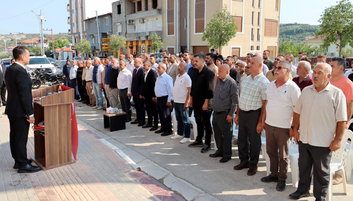 hatayocak31's tweet photo. On bir yıllık hasret sona erdi. Altınözü İlçemiz yeniden Ülkü Ocaklarına kavuşmuştur.

Altınözü Belediye Başkanı Rifat Sarı,MHP Altınözü İlçe Başkanı Adem Türk ve hemşehrilerimizin katılımlarıyla Ülkü Ocakları Altınözü İlçe Başkanlığımızın hizmet binasının açılışını gerçekleştirdik.

Ülkü Ocakları Altınözü İlçe Başkanlığı’na Yunus Emre Kılıç atanmıştır. Camiamıza ve Hatay’ımıza hayırlı olsun.

Bu süreçte emeği geçen bütün dava arkadaşlarıma ve geçmiş dönemlerde Ülkü Ocakları Altınözü İlçe Başkanlığı görevini üstlenmiş ülküdaşlarıma teşekkür ederim.
