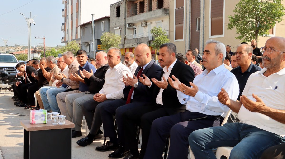 hatayocak31's tweet photo. On bir yıllık hasret sona erdi. Altınözü İlçemiz yeniden Ülkü Ocaklarına kavuşmuştur.

Altınözü Belediye Başkanı Rifat Sarı,MHP Altınözü İlçe Başkanı Adem Türk ve hemşehrilerimizin katılımlarıyla Ülkü Ocakları Altınözü İlçe Başkanlığımızın hizmet binasının açılışını gerçekleştirdik.

Ülkü Ocakları Altınözü İlçe Başkanlığı’na Yunus Emre Kılıç atanmıştır. Camiamıza ve Hatay’ımıza hayırlı olsun.

Bu süreçte emeği geçen bütün dava arkadaşlarıma ve geçmiş dönemlerde Ülkü Ocakları Altınözü İlçe Başkanlığı görevini üstlenmiş ülküdaşlarıma teşekkür ederim.