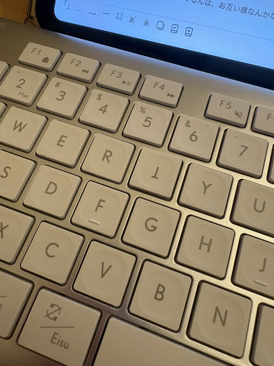 miyu398's tweet photo. 酒こぼしたせいで戻り悪くなったからキーボード外して掃除したんだけど、間違えて付けたまま一生外れない
ボスケテ🤣
放置して寝るけど https://t.co/eiNdjjUWcS