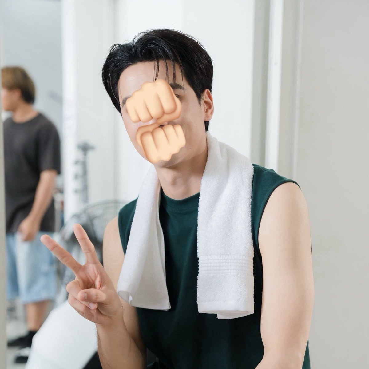 haritbuayoi's tweet photo. peek a boo! https://t.co/fwAGseqpS0