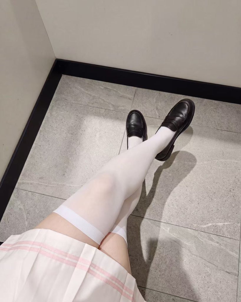 Enjoyumjh's tweet photo. 想不想舔妈妈的新皮鞋 #女性崇拜 #女s #榨金 #语调 #女王 #报销奴 #ATM奴 https://t.co/heArACCxRy