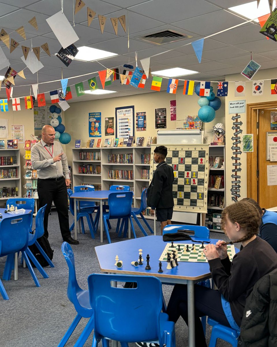 SCA_Community's tweet photo. Today we had our first Period 5 Aspire session of the academic year! ✨️

Students in Years 7 to 9 took part in a wide range of exciting activities, including cooking, chess, trampolining, coding, dance and much more. 🧑‍🍳⚽️🖌️💡

#WeAreSCA https://t.co/kVPdm9e3se