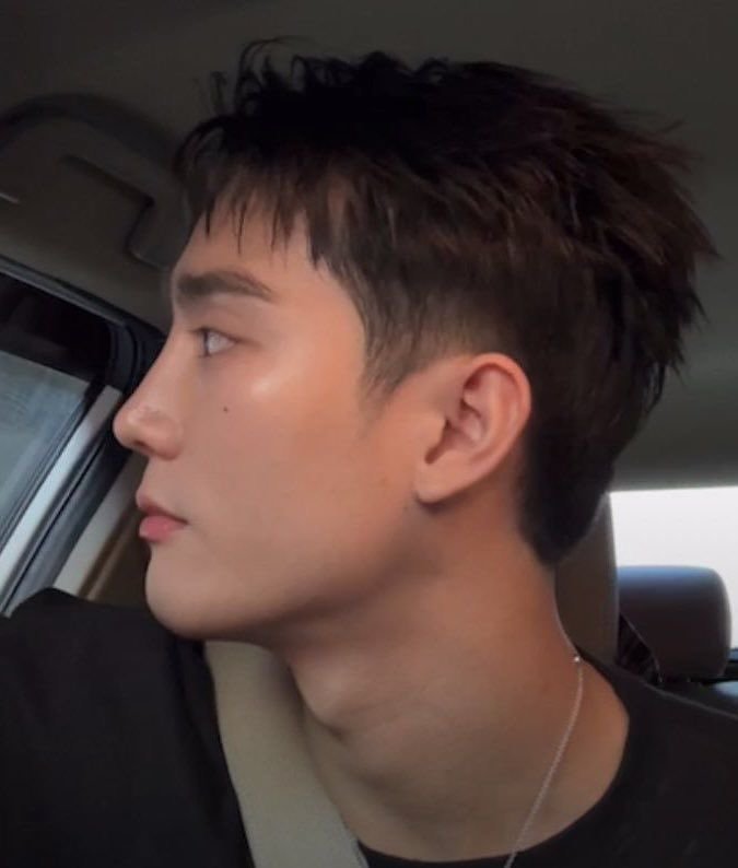 ffeb_ktd9x's tweet photo. แล้วสองรูปนี้วางข้างกันทีไรกุเป็นบ้าทุกที https://t.co/0GREkpsB6w