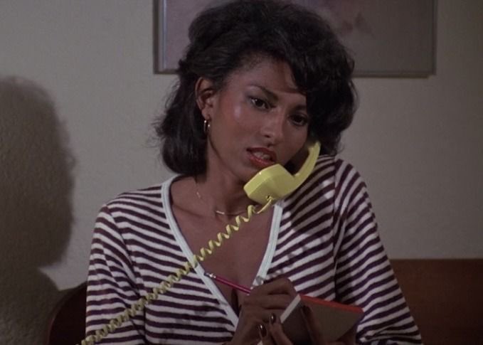 crazyblackfemme's tweet photo. Lowkey want a home phone https://t.co/me5E3pwvoL