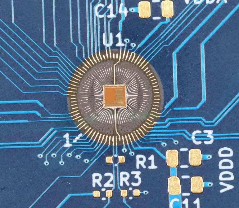 essen463404's tweet photo. Your daily dose of ASICs: 

Behold BigRock and it's stunning circular Chip-on-Board packaging. 

This is an analog front end test chip designed on a 28nm CMOS process. 

Original paper: https://t.co/p71kAL92nx https://t.co/bGMqIz5JOt
