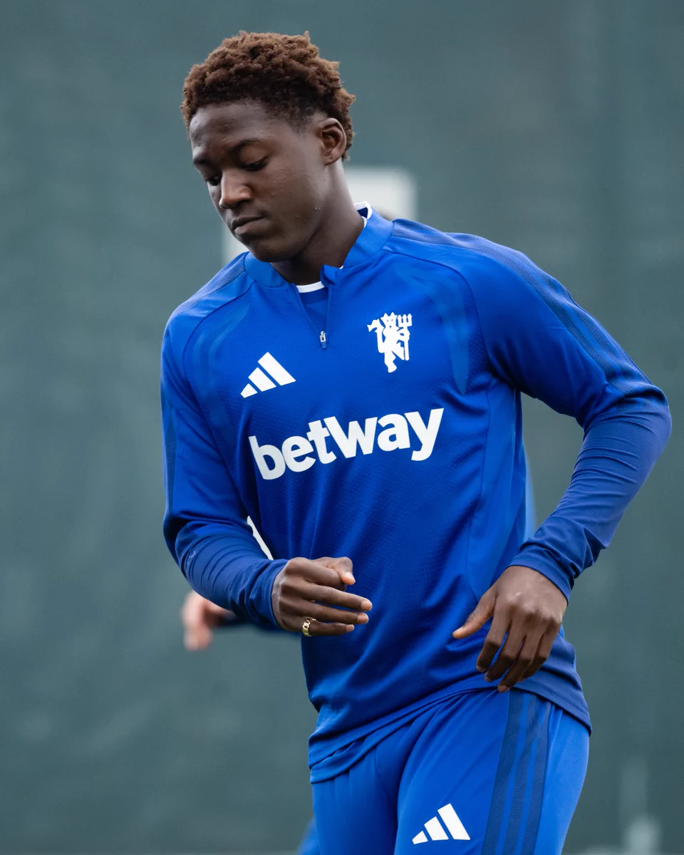 Kobbie Mainoo in training at Carrington.