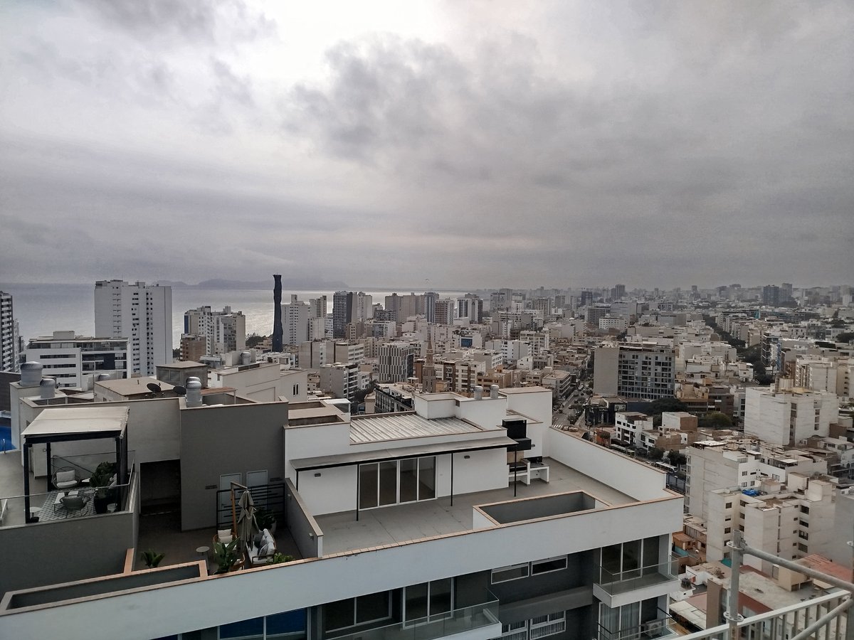 arriagaromc's tweet photo. Miraflores desde un edificio de 31 pisos https://t.co/PXi9T5sk9u